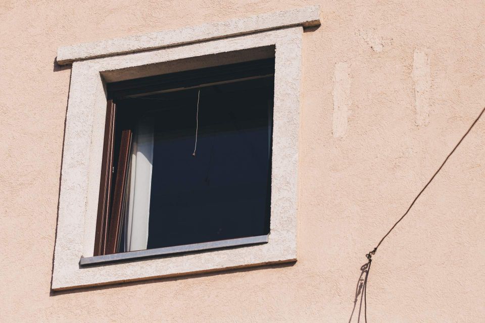 雨戸シャッターの修理とメンテナンスで守る住まいの安心と快適な暮らし