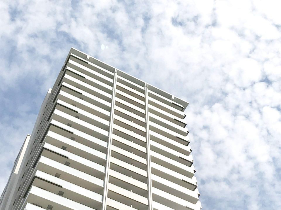 窓シャッターの修理とメンテナンスで守る安心快適な住まいと業者選びの重要性