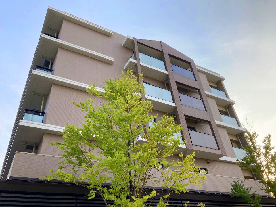 車庫シャッター修理で守る安心と安全快適な暮らしと住まいの設備管理